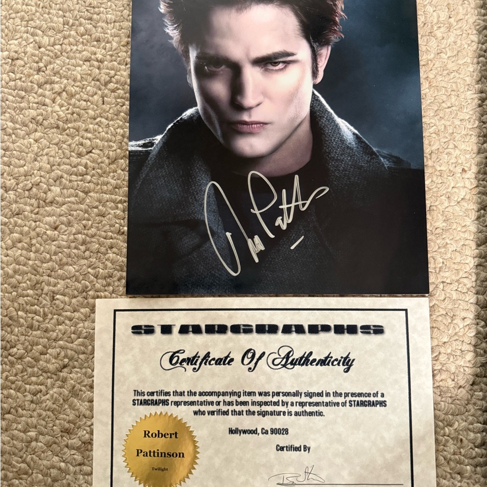 Signed Robert Pattinson Twilight Photo - Black & Dark Gray